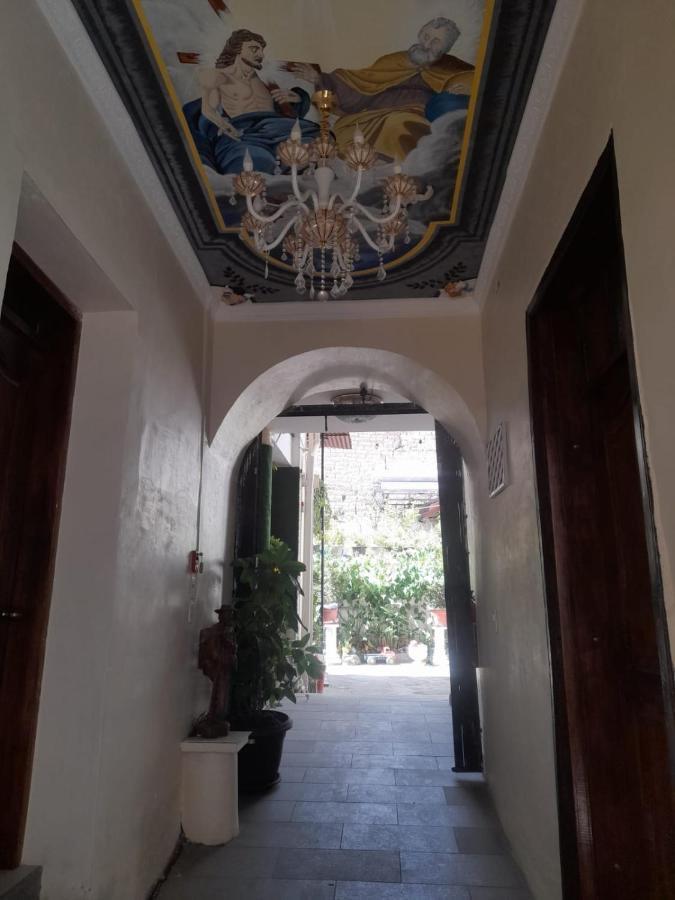 Hostal Atlantis Quito Esterno foto