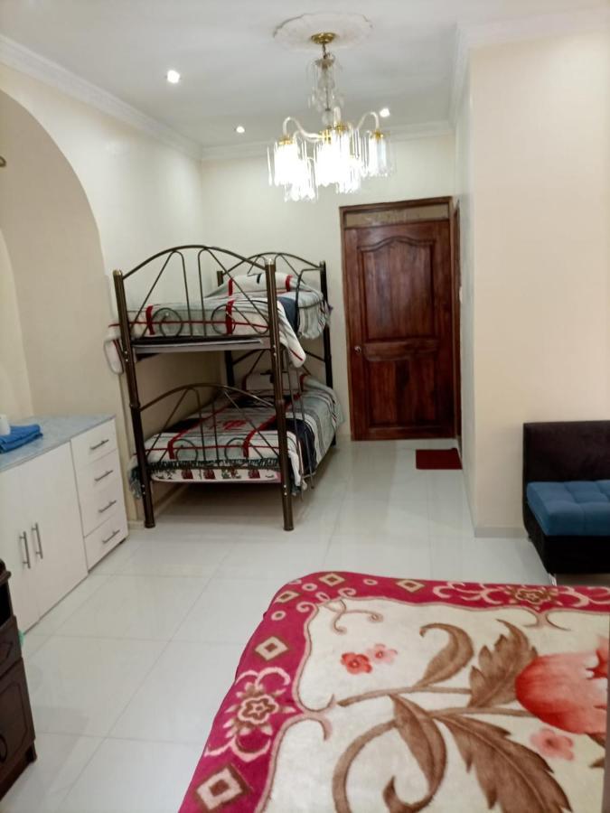 Hostal Atlantis Quito Esterno foto