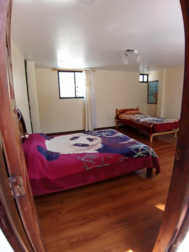 Hostal Atlantis Quito Esterno foto