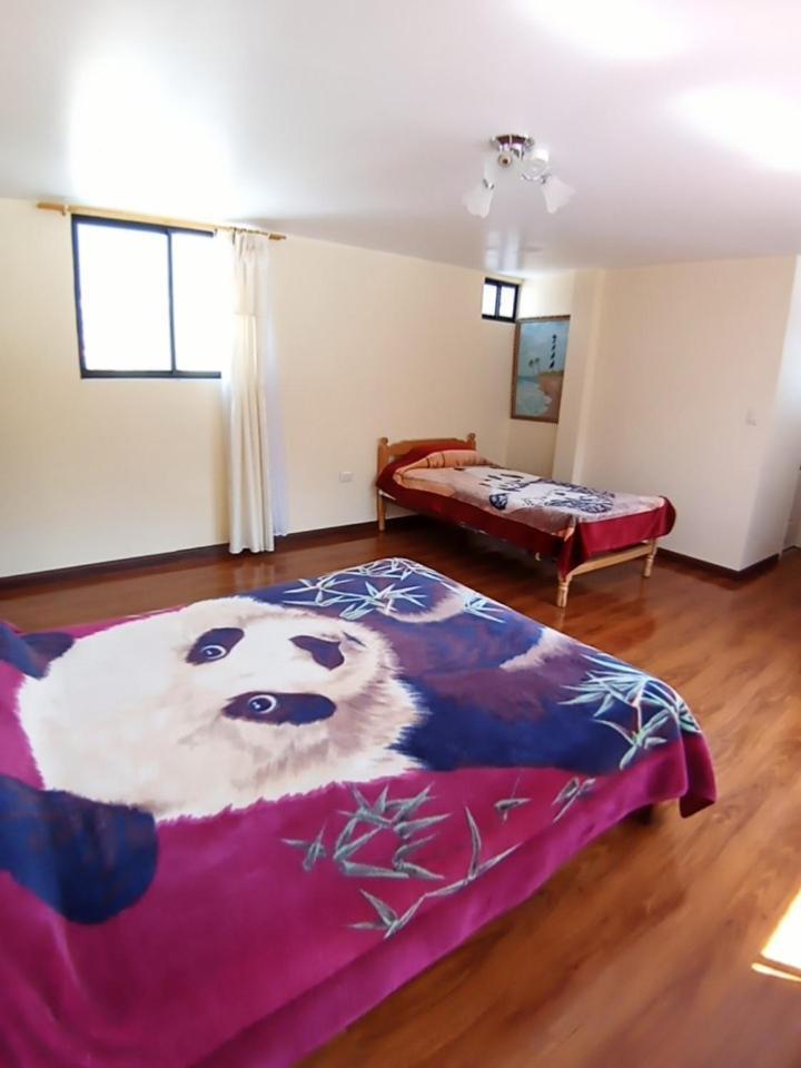 Hostal Atlantis Quito Esterno foto