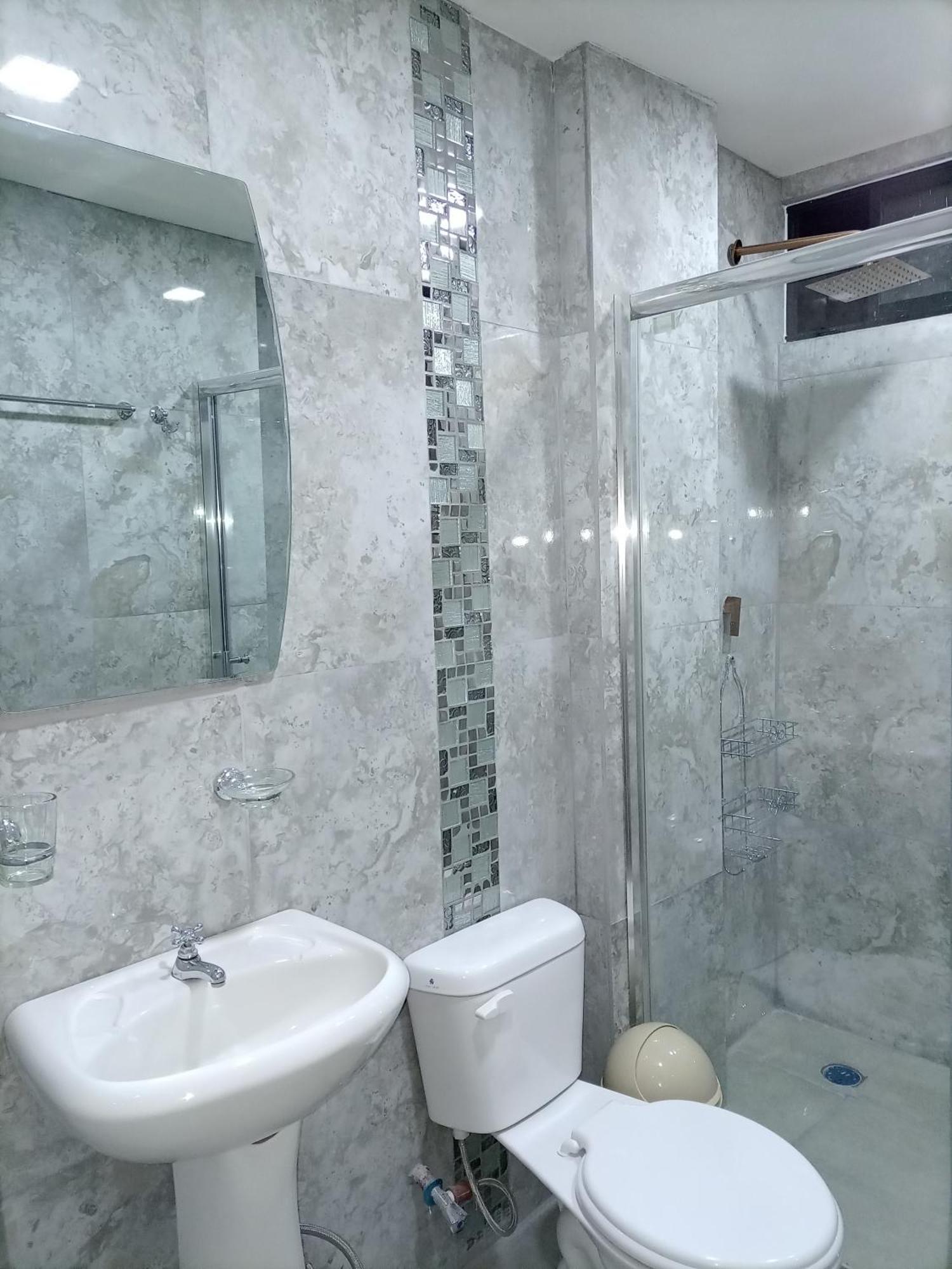 Hostal Atlantis Quito Esterno foto