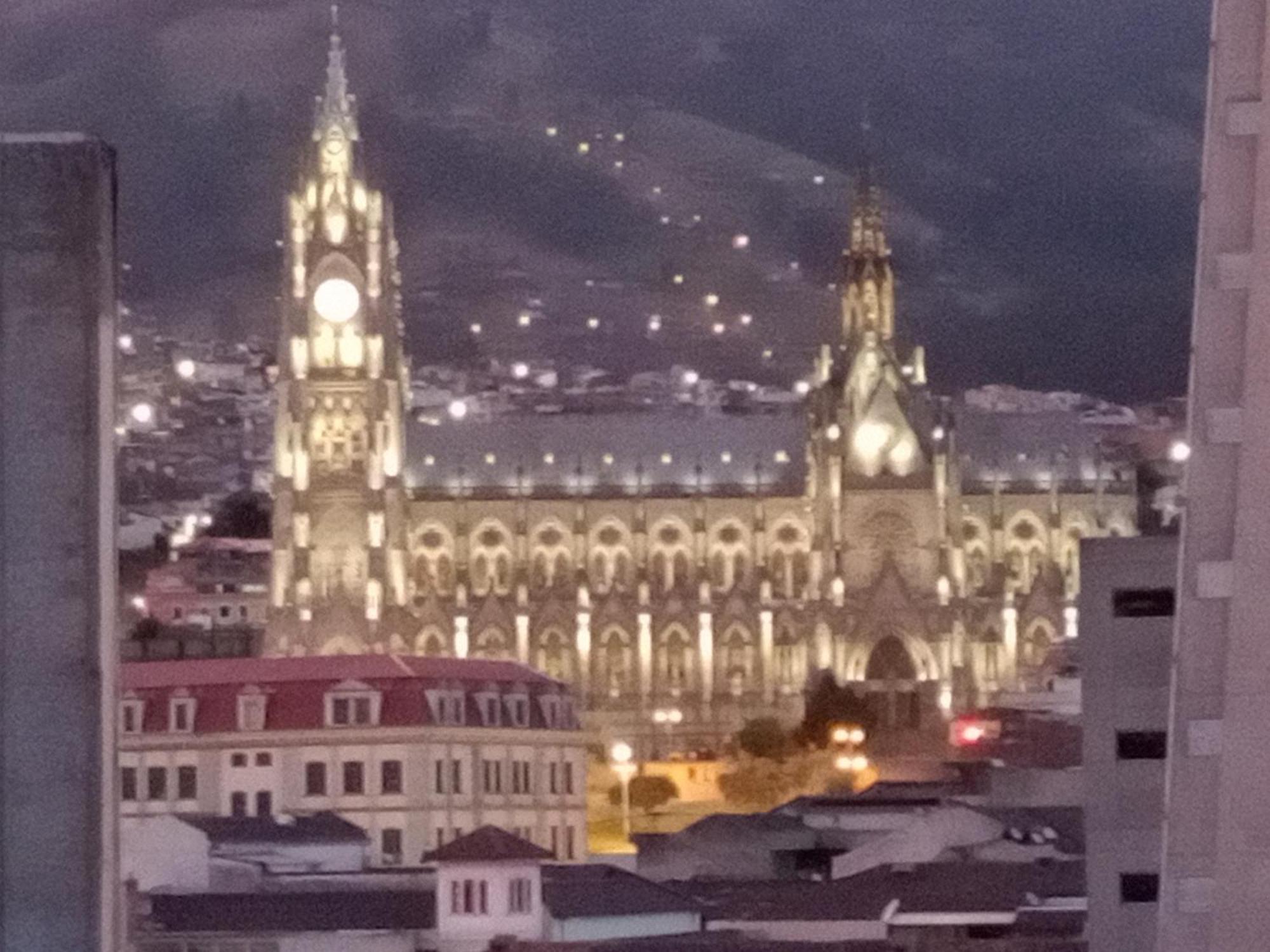 Hostal Atlantis Quito Esterno foto